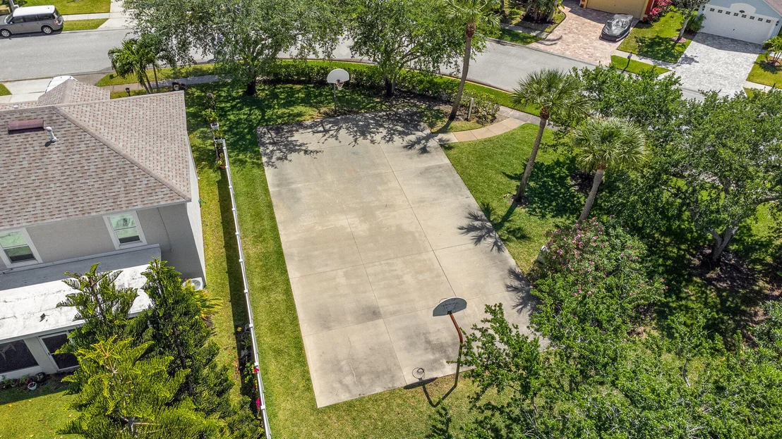 Photo of 1136 White Oak Circle