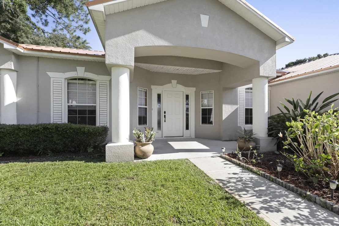 Photo of 5585 Graham Street