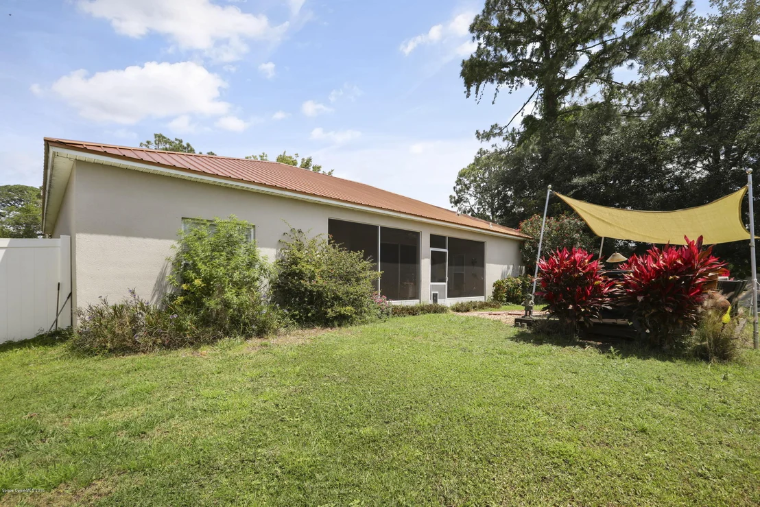 Photo of 5585 Graham Street