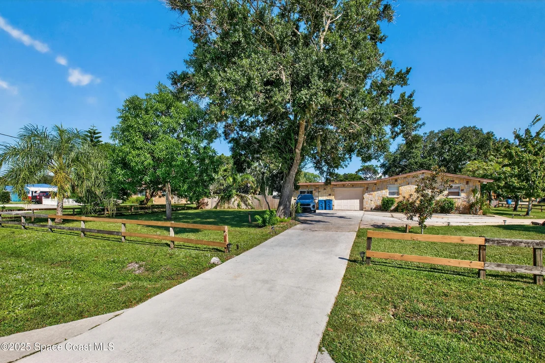 Photo of 853 Knecht Road NE
