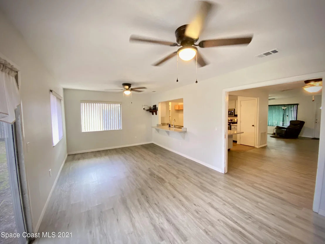 Photo of 1320 Mariposa Drive NE