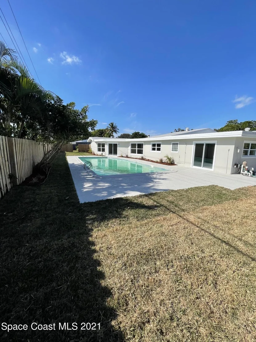 Photo of 445 Bahama Drive