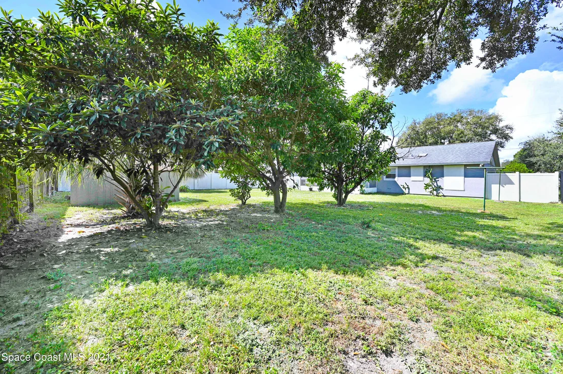 Photo of 6621 Bancroft Avenue