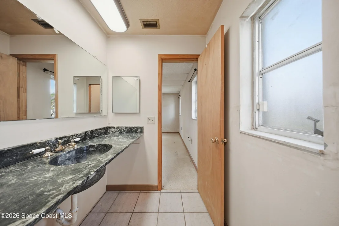 Photo of 1139 Groves Drive