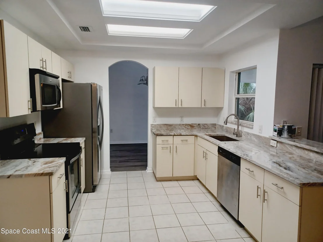 Photo of 6000 Albanene Avenue