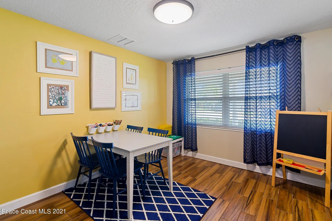 Photo of 871 Kings Post Road