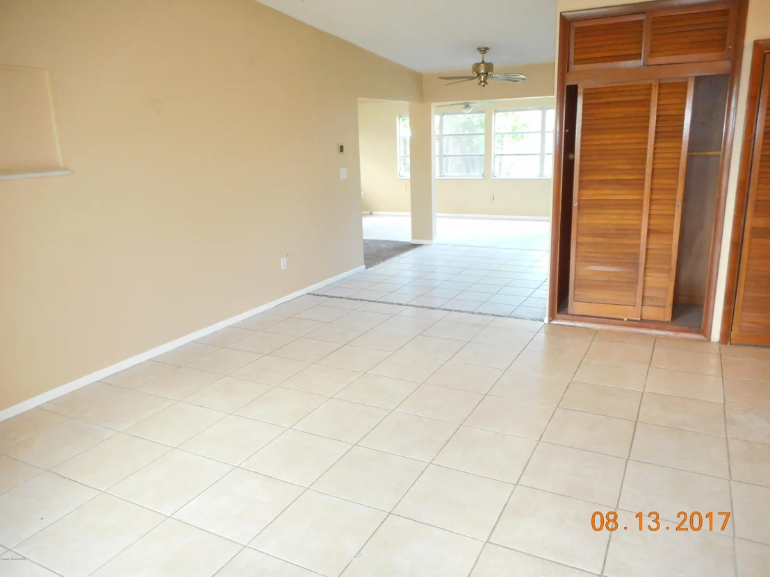 Photo of 1101 Cable Lane NE