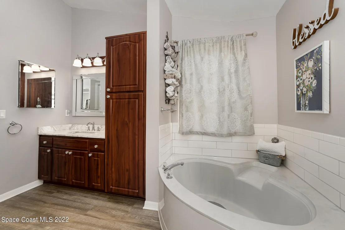 Photo of 5280 Devon Street