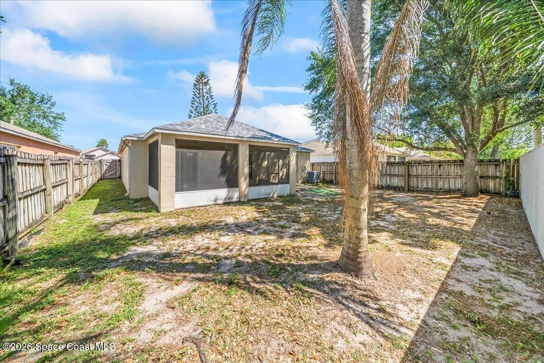Photo of 1281 White Oak Circle