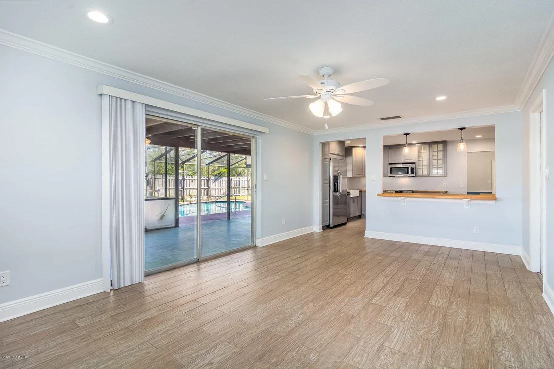 Photo of 306 N Roundtree Drive N