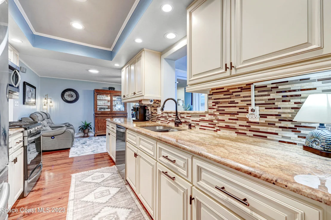 Photo of 405 Thrush Drive