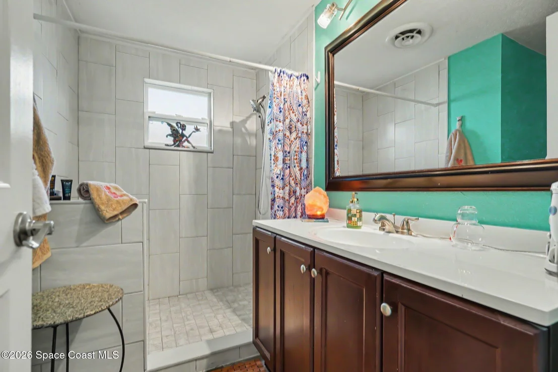 Photo of 427 Lynn Avenue