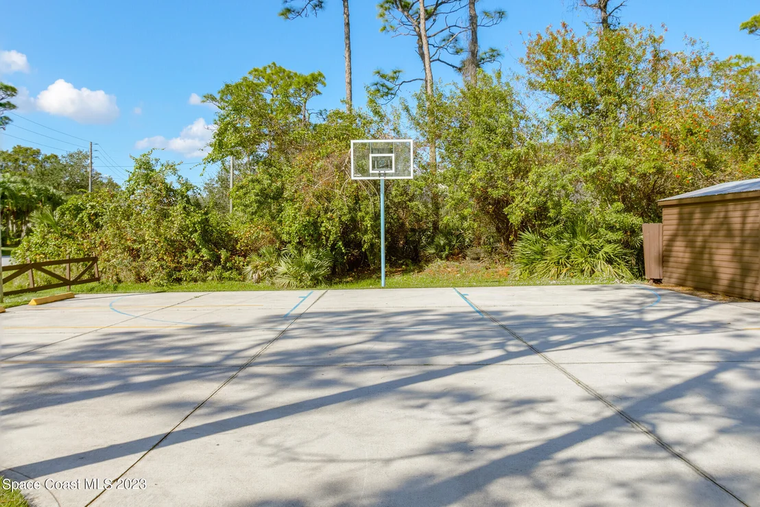 Photo of 4363 Long Lake Road