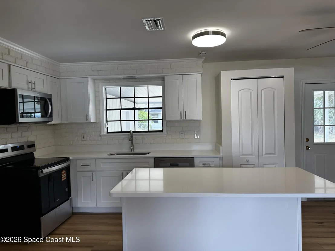 Photo of 6074 Aires Avenue