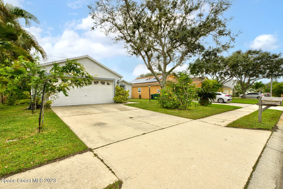 Photo of 2921 Saint James Lane