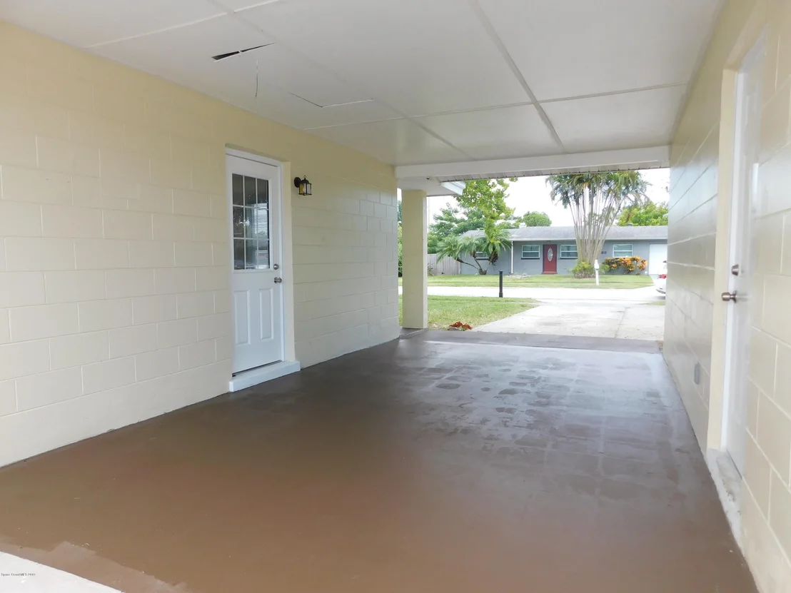 Photo of 2084 Lakeview Drive