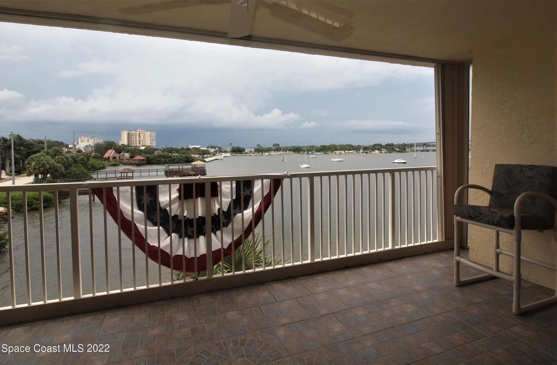 Photo of Unit 302 at 100 Riverside Drive