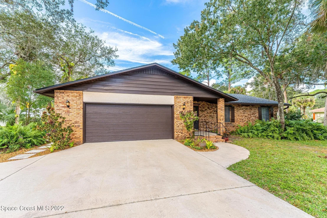 Photo of 1807 Live Oak Drive N
