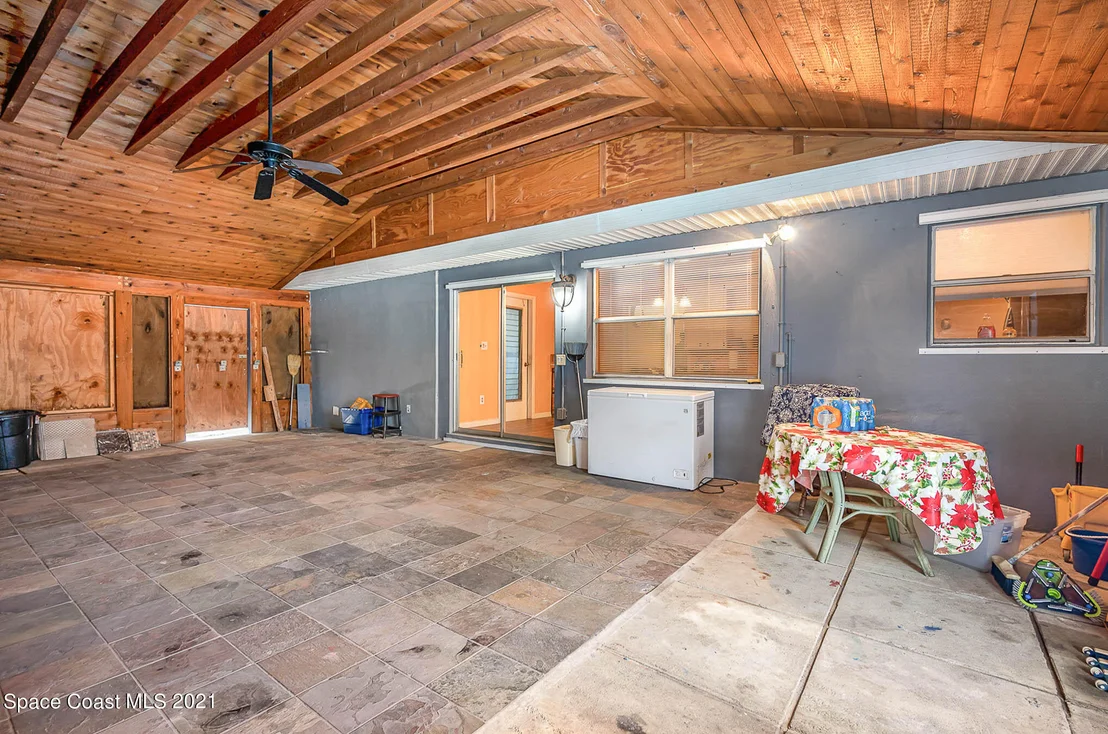 Photo of 878 Angle Street NE