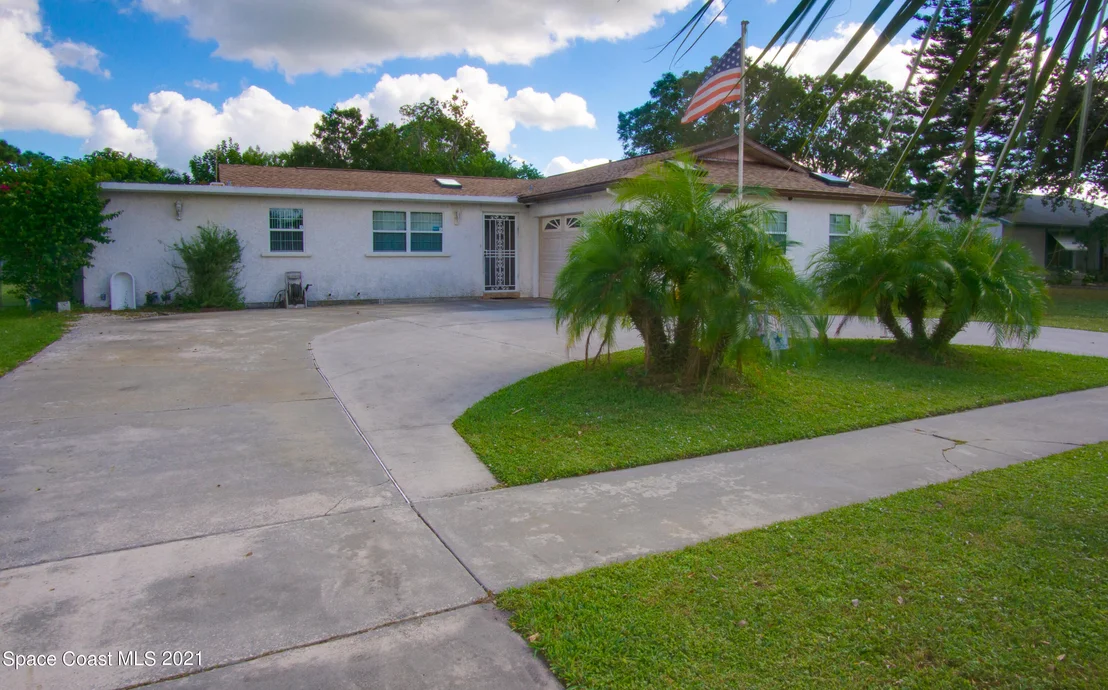 Photo of 1626 Riviera Drive NE
