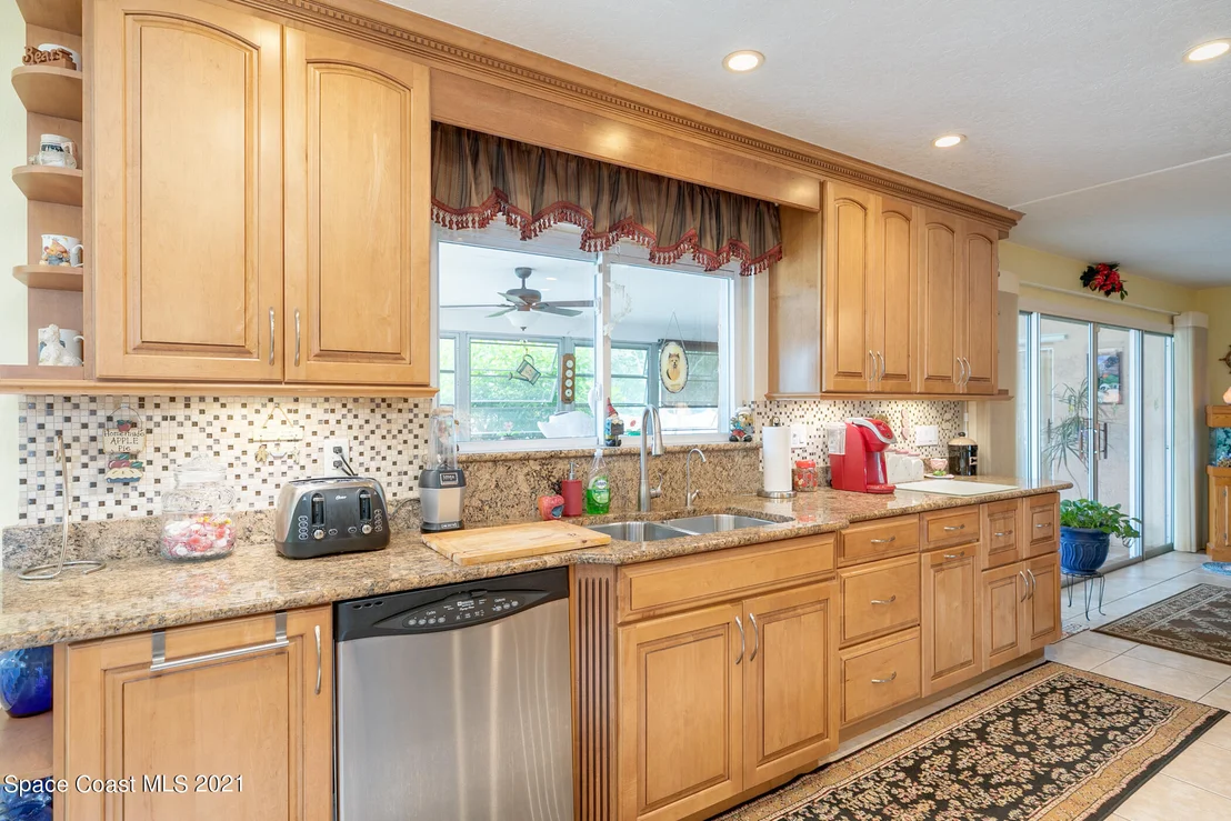 Photo of 914 Waialae Circle NE