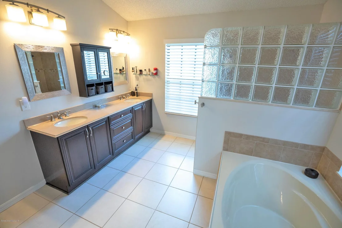 Photo of 678 Sandpiper Circle
