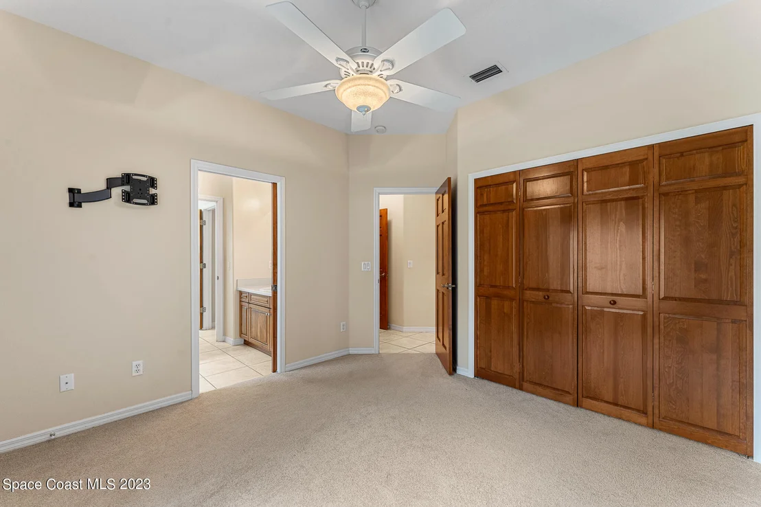 Photo of 927 Iron Bend Trail