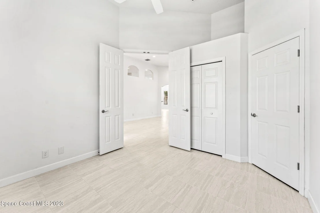 Photo of 423 Flanders Drive