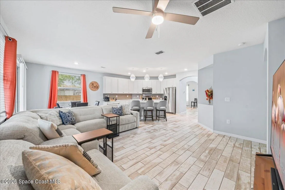 Photo of 800 Lyons Circle NW
