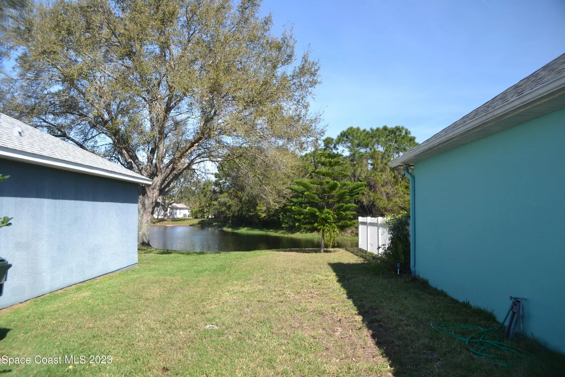 Photo of 834 Honeysuckle Drive