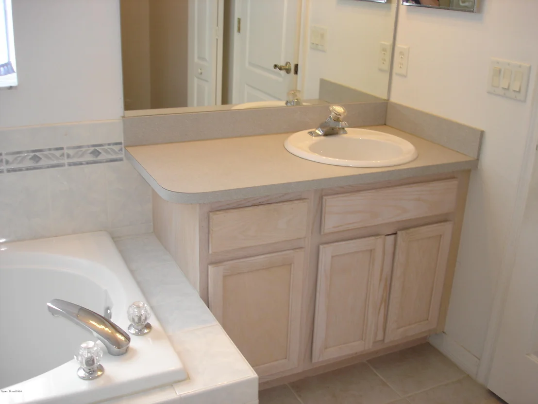 Photo of 1050 NE Pine Creek Circle NE