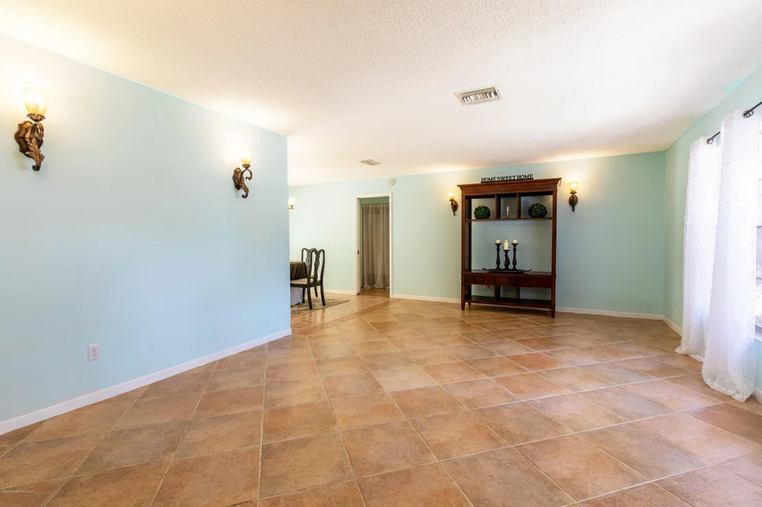 Photo of 323 Darrow Court