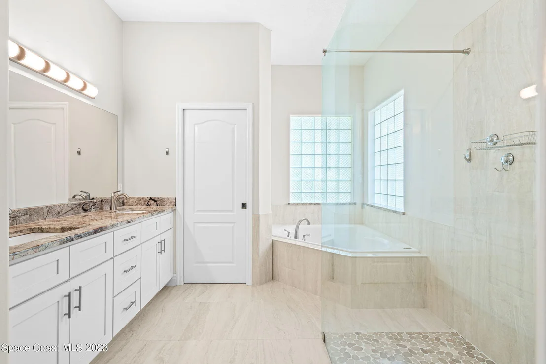 Photo of 213 Peregrine Drive