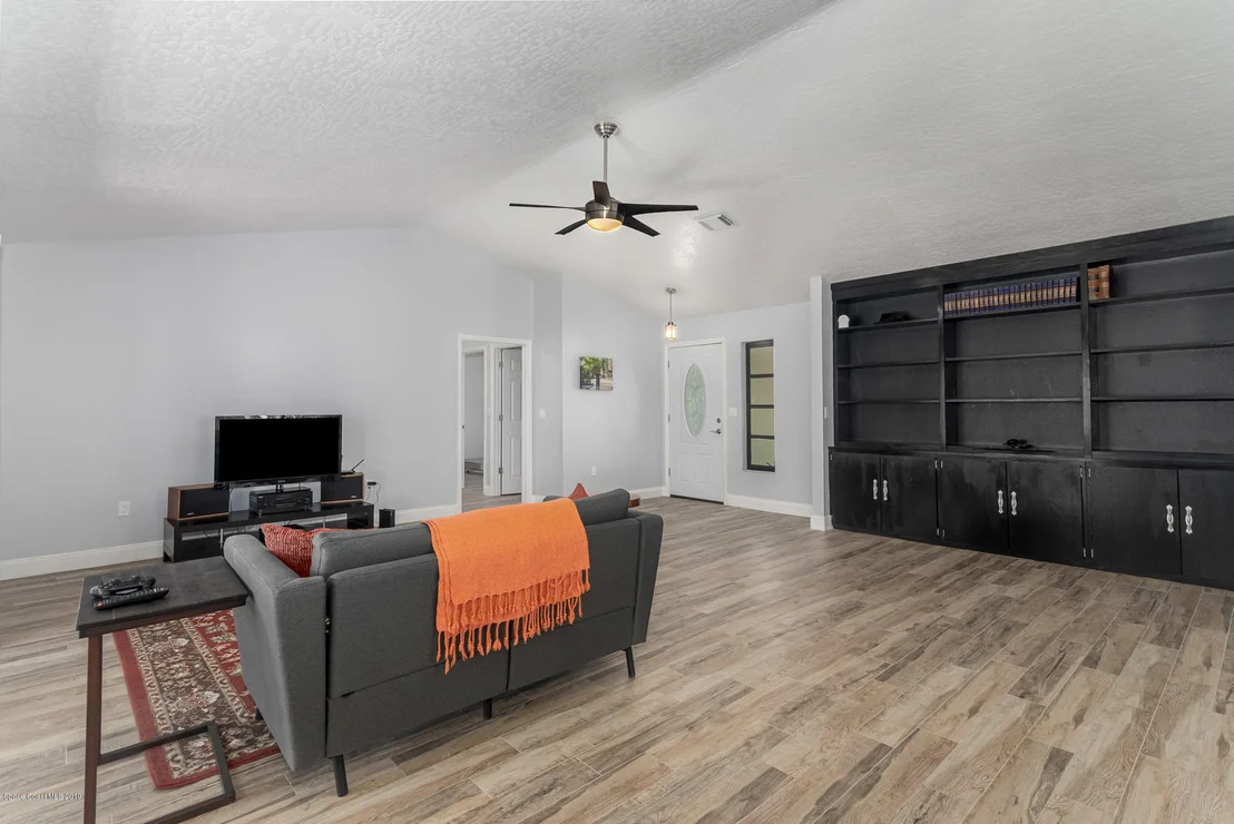 Photo of 550 Deerfield Drive