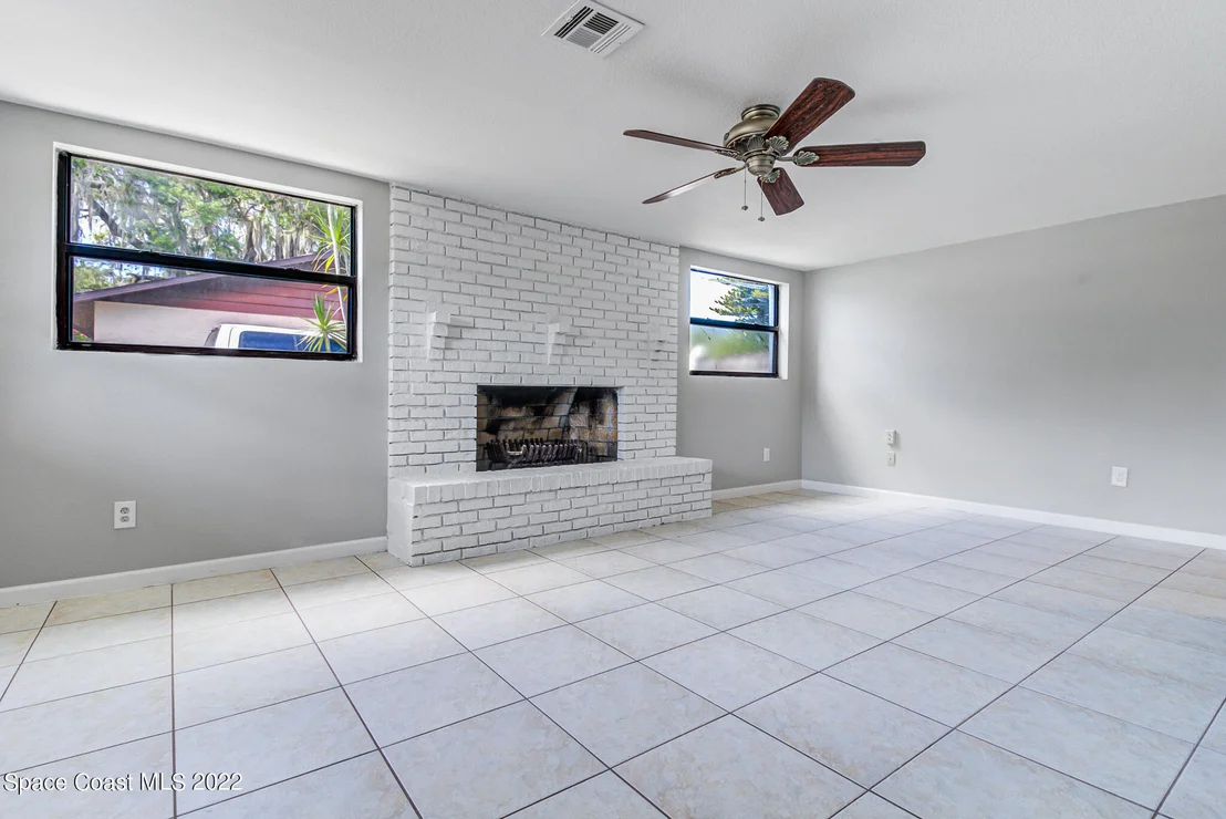 Photo of 2777 Pine Avenue