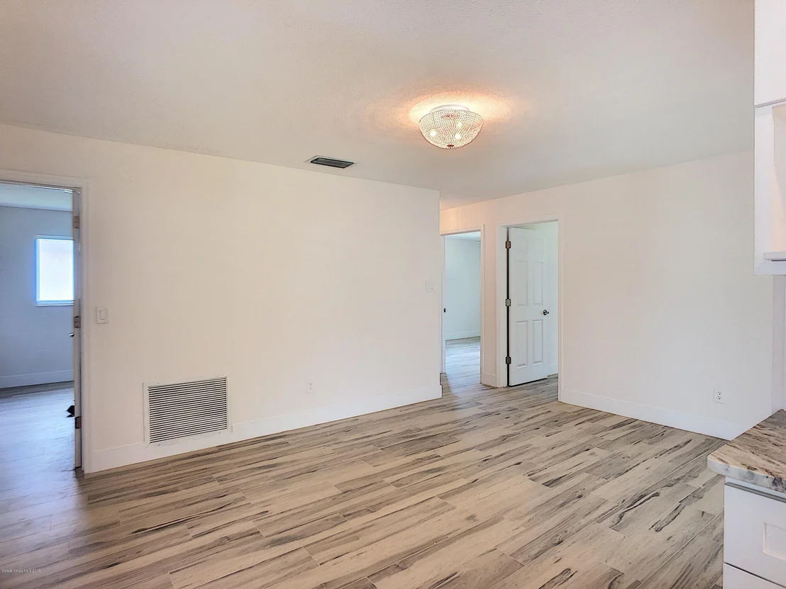 Photo of 304 N Roundtree Drive