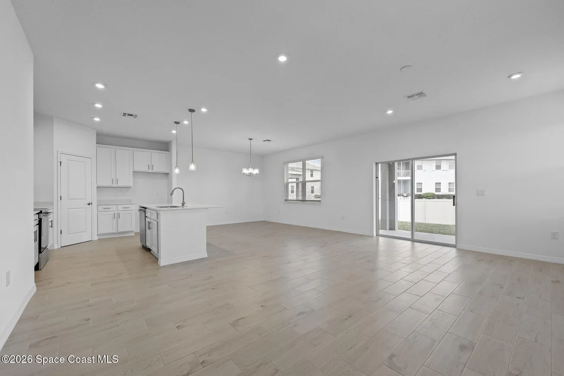 Photo of 926 Castleford Avenue NE