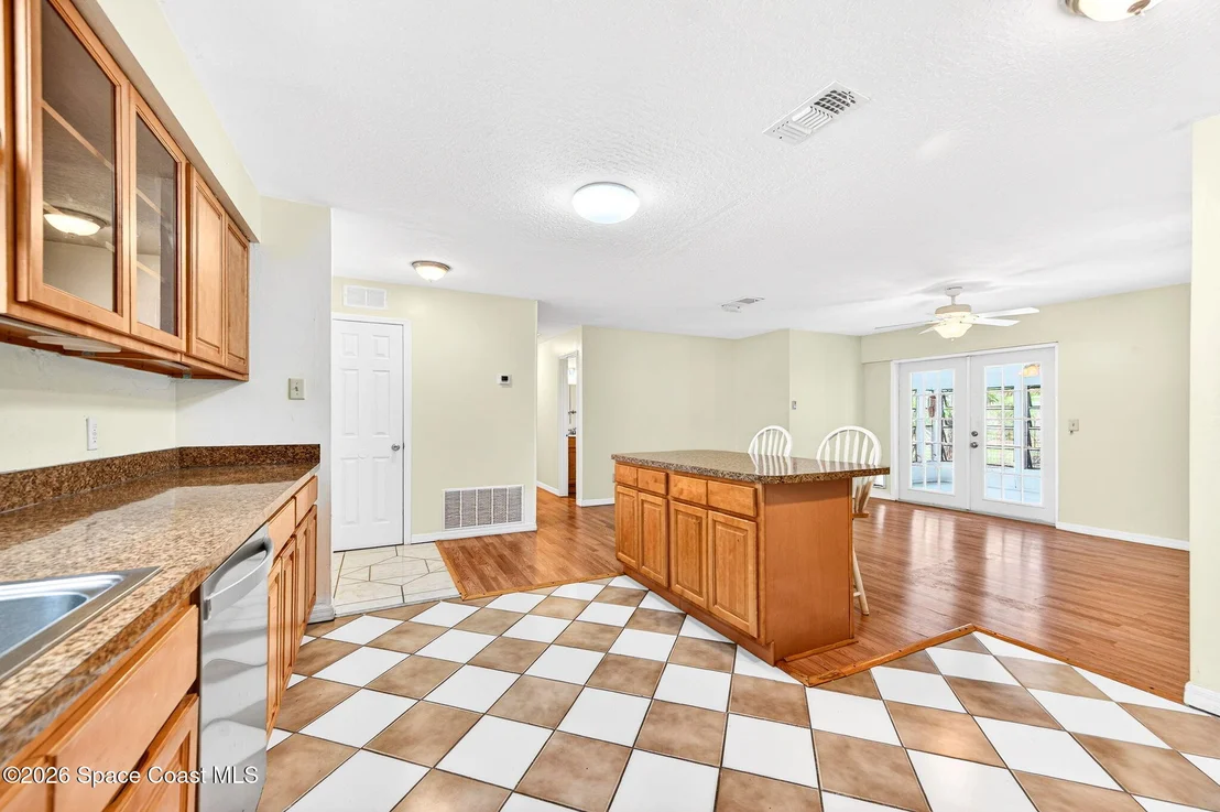 Photo of 2737 Cherbourg Road