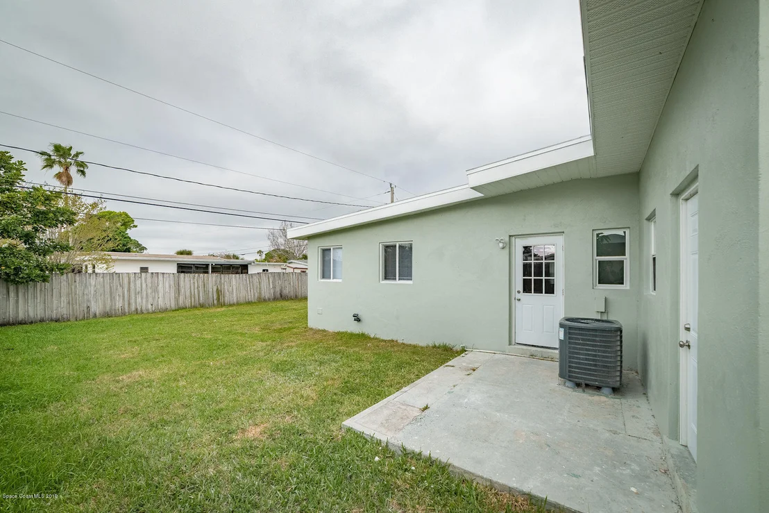 Photo of 954 Bianca Drive NE