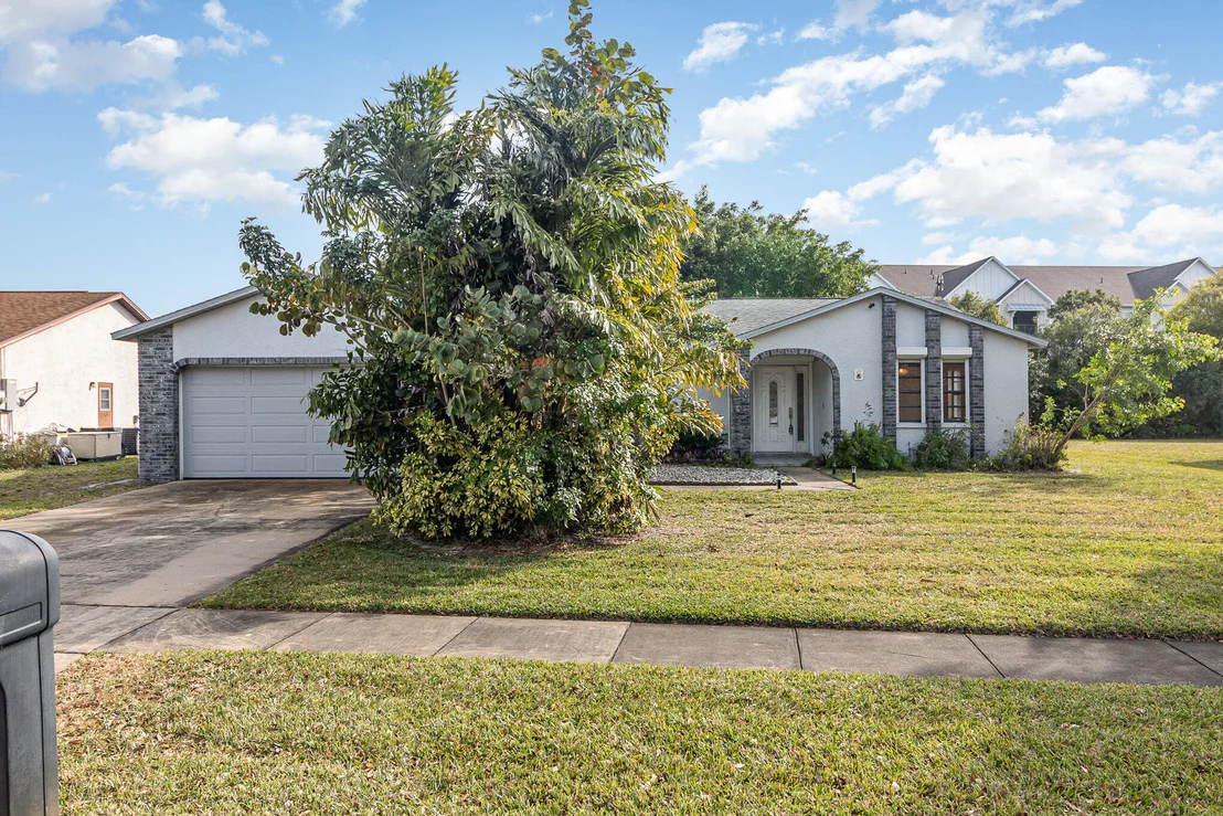 Photo of 137 Cinnamon Lake Circle