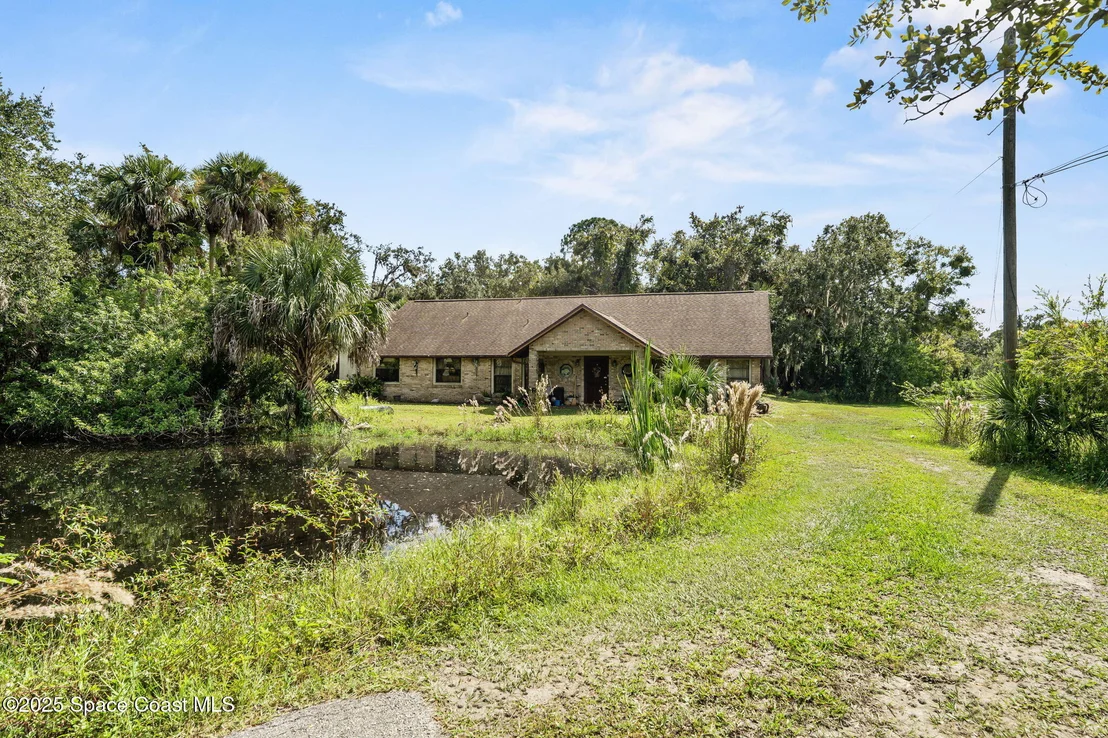 Photo of 2821&2825 Lionel Road