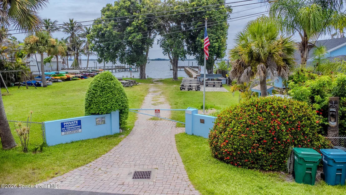 Photo of 5925 Riverside Drive
