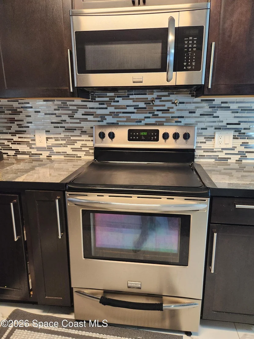 Photo of 2310 Coconut Palm Drive NE