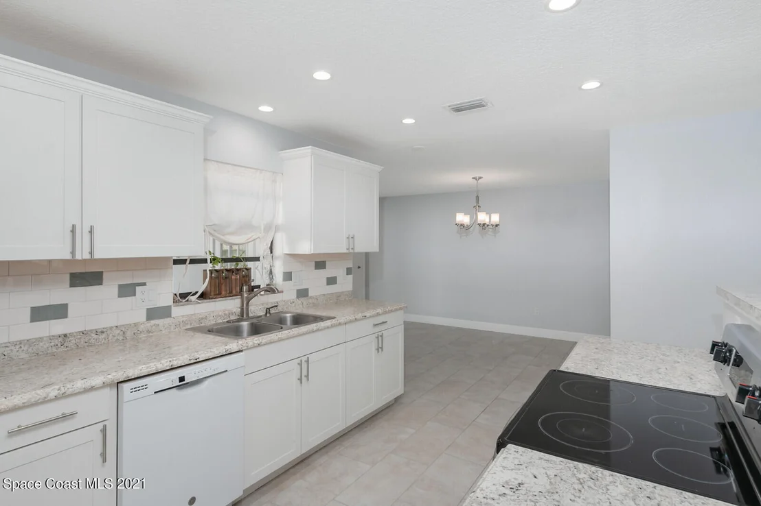 Photo of 991 Pineland Drive