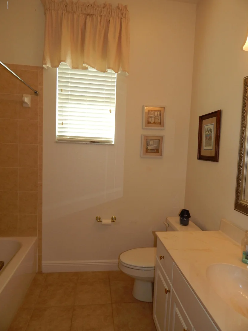 Photo of 211 SE Devlin Court