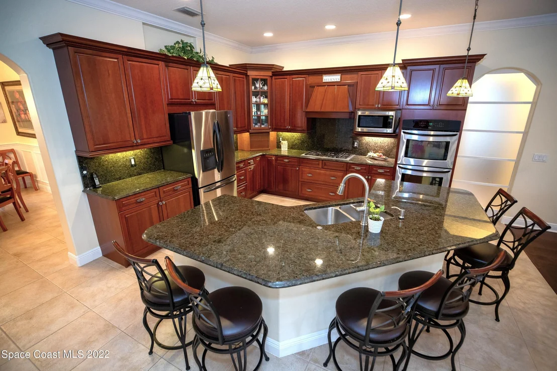 Photo of 2112 Windbrook Drive SE
