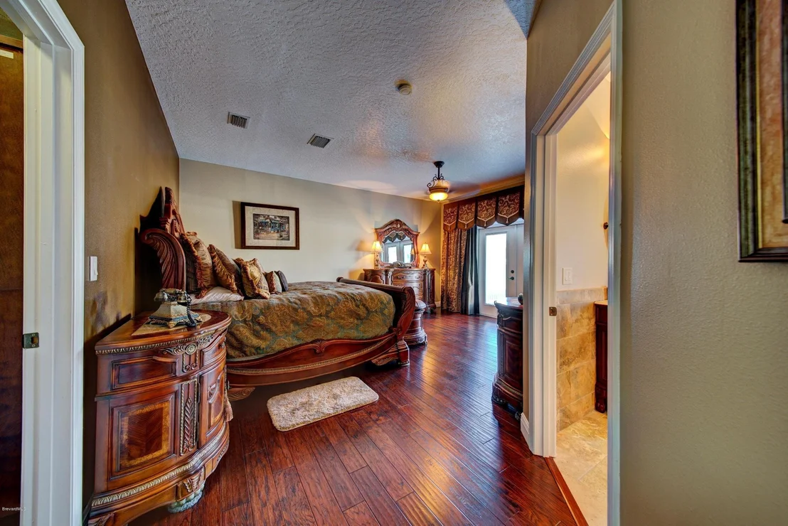 Photo of 5918 Newbury Circle