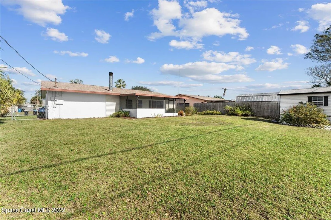 Photo of 3274 Edgewood Drive NE