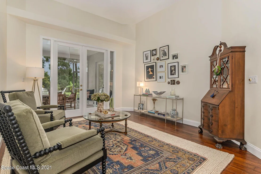 Photo of 975 Somerset Lane