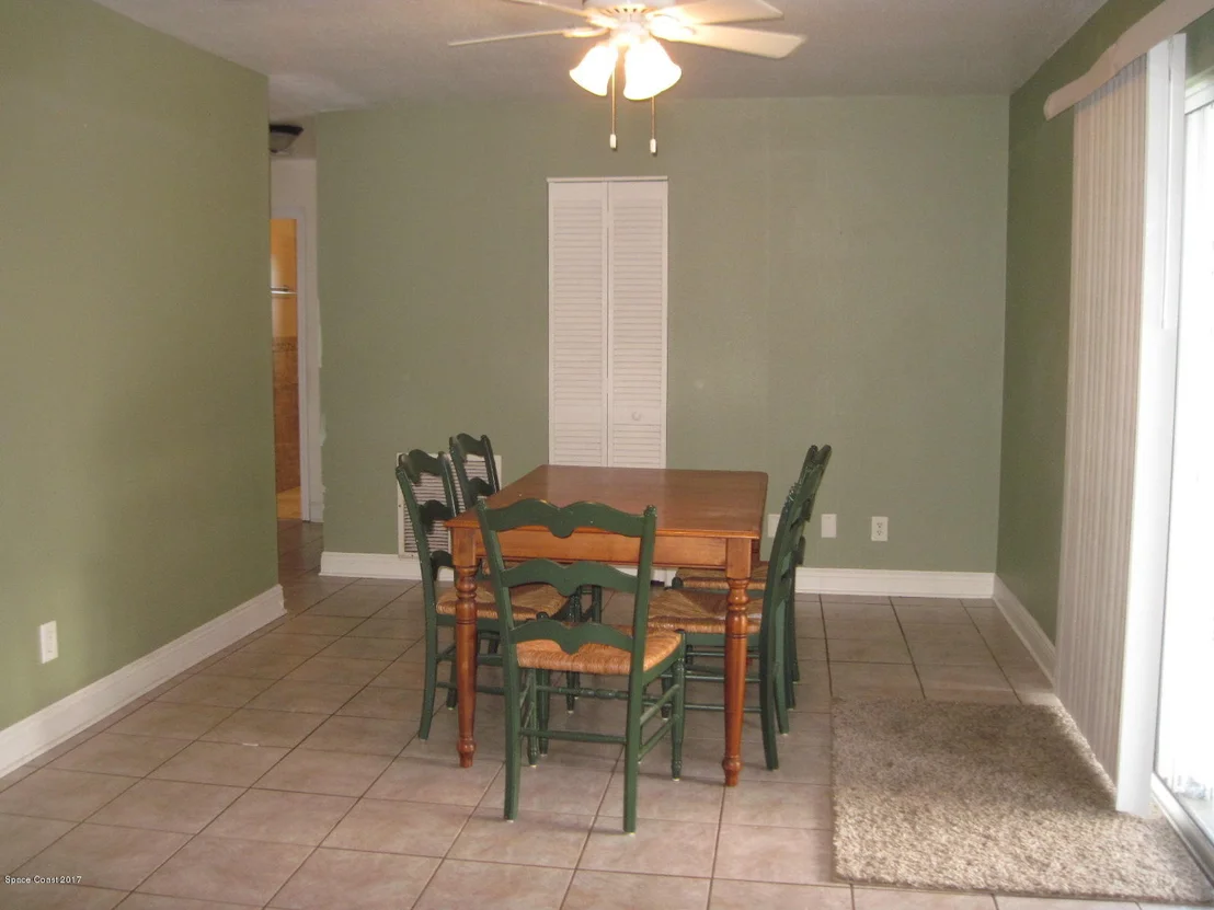 Photo of 2085 Lakeview Drive